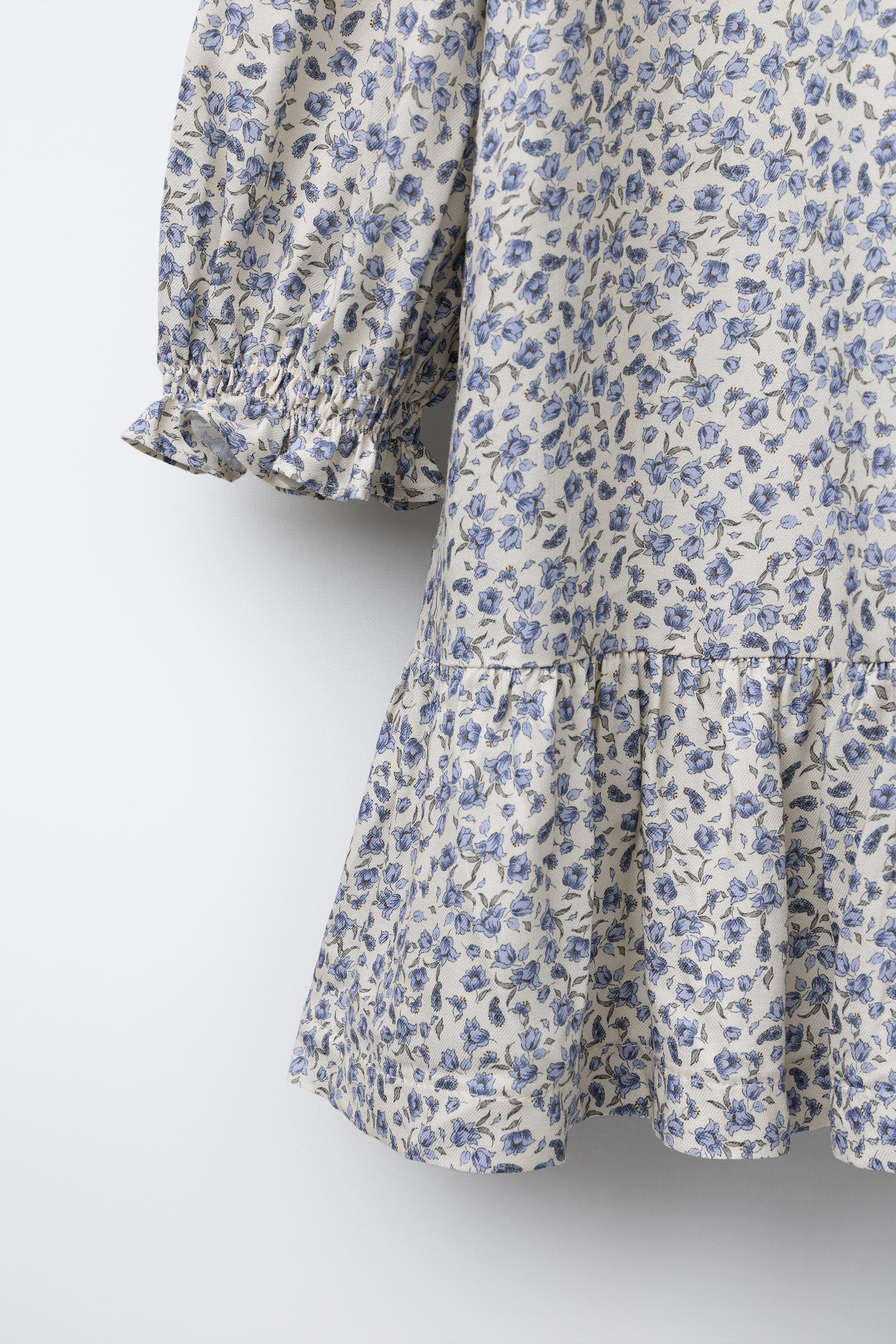 ROBE À FLEURS ET VOLANTS